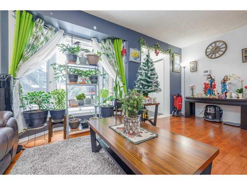 101-6103 Madigan Drive Ne, Calgary, AB - Indoor Photo Showing Living Room