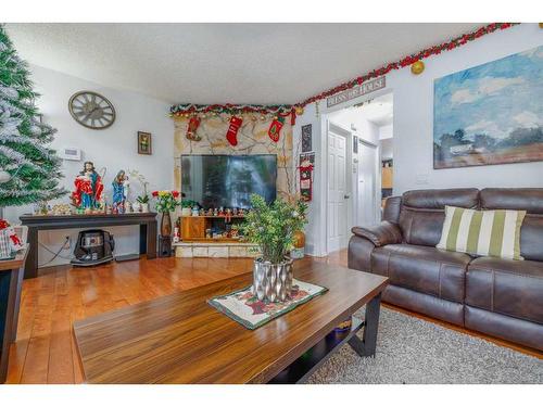 101-6103 Madigan Drive Ne, Calgary, AB - Indoor Photo Showing Living Room