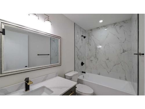 219 Midlawn Close Se, Calgary, AB - Indoor Photo Showing Bathroom