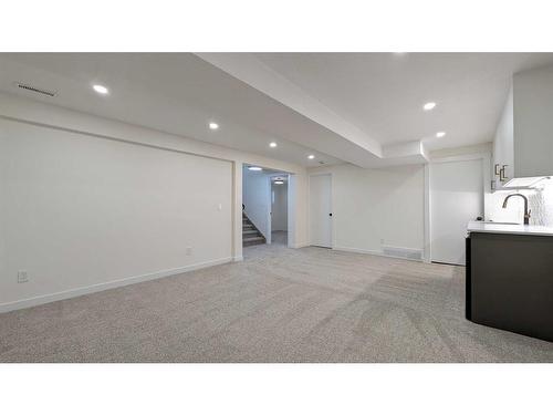 219 Midlawn Close Se, Calgary, AB - Indoor