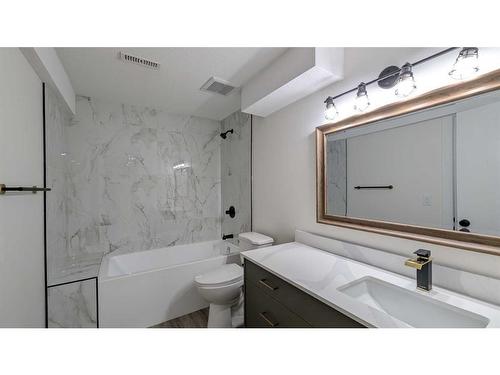 219 Midlawn Close Se, Calgary, AB - Indoor Photo Showing Bathroom