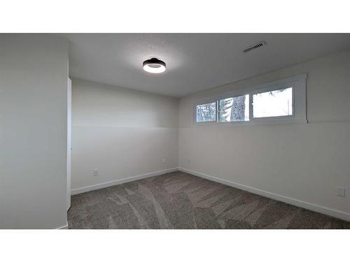 219 Midlawn Close Se, Calgary, AB - Indoor Photo Showing Other Room