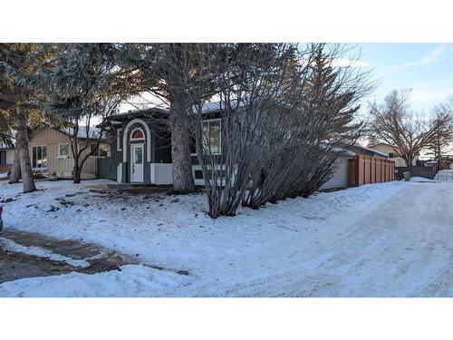 219 Midlawn Close Se, Calgary, AB - Outdoor