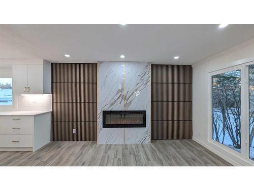 219 Midlawn Close Se, Calgary, AB - Indoor With Fireplace