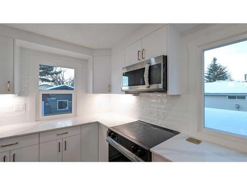 219 Midlawn Close Se, Calgary, AB - Indoor Photo Showing Kitchen With Upgraded Kitchen