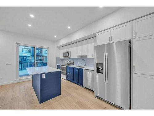 306-8535 19 Avenue Se, Calgary, AB - Indoor Photo Showing Kitchen