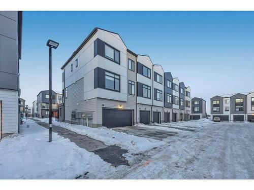 306-8535 19 Avenue Se, Calgary, AB - Outdoor