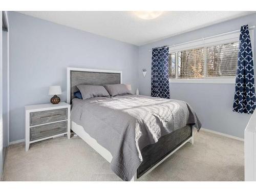 14427 Parkside Drive Se, Calgary, AB - Indoor Photo Showing Bedroom