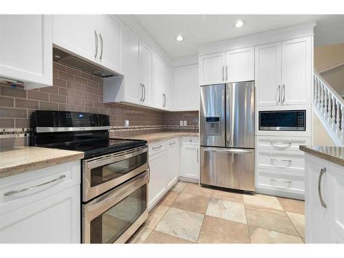 816 Diamond Court Se, Calgary, AB - Indoor Photo Showing Kitchen