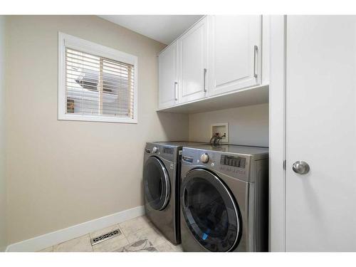 816 Diamond Court Se, Calgary, AB - Indoor Photo Showing Laundry Room