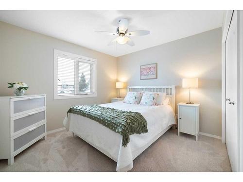 816 Diamond Court Se, Calgary, AB - Indoor Photo Showing Bedroom