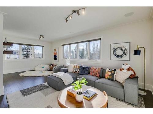 12 Discovery Valley Cove Sw, Calgary, AB - Indoor Photo Showing Living Room