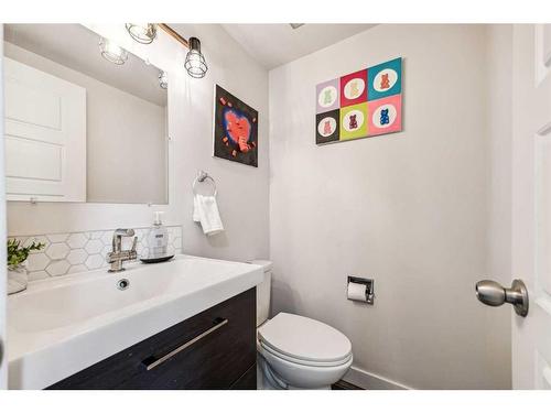 303-2423 56 Street Ne, Calgary, AB - Indoor Photo Showing Bathroom