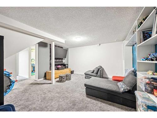 303-2423 56 Street Ne, Calgary, AB - Indoor