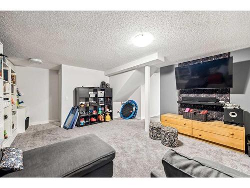 303-2423 56 Street Ne, Calgary, AB - Indoor