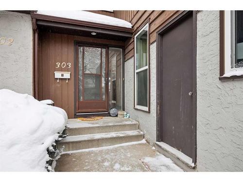 303-2423 56 Street Ne, Calgary, AB - Outdoor