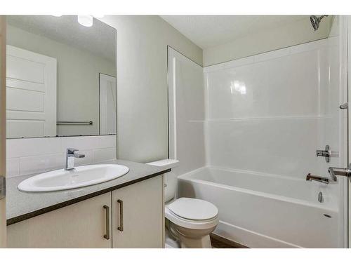 426 Cranbrook Square Se, Calgary, AB - Indoor Photo Showing Bathroom