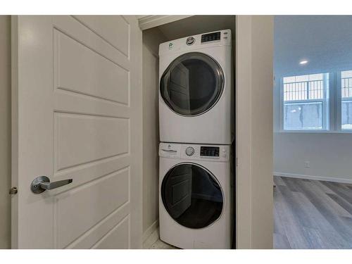 426 Cranbrook Square Se, Calgary, AB - Indoor Photo Showing Laundry Room