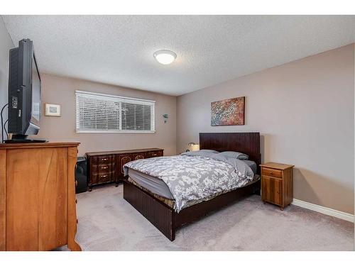 127 Bracewood Road Sw, Calgary, AB - Indoor Photo Showing Bedroom