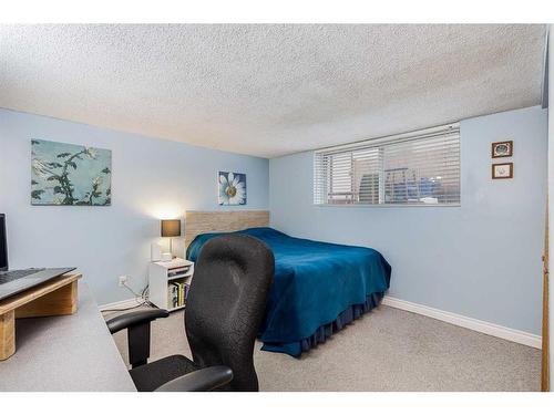 127 Bracewood Road Sw, Calgary, AB - Indoor Photo Showing Bedroom