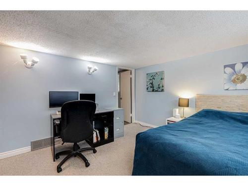 127 Bracewood Road Sw, Calgary, AB - Indoor Photo Showing Bedroom