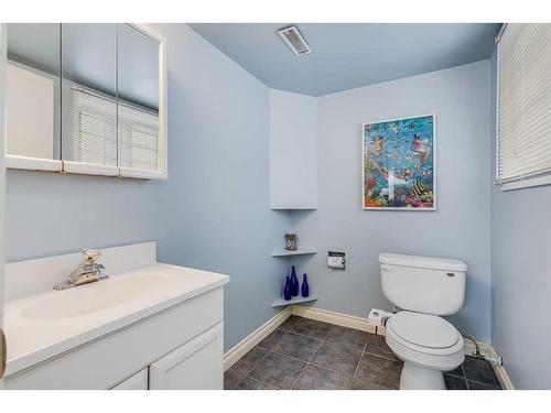 127 Bracewood Road Sw, Calgary, AB - Indoor Photo Showing Bathroom