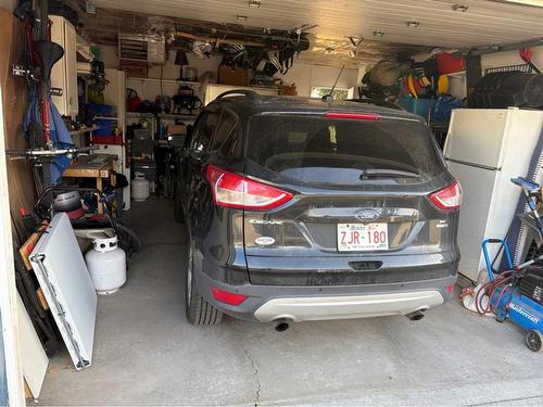 127 Bracewood Road Sw, Calgary, AB - Indoor Photo Showing Garage