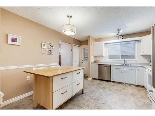 127 Bracewood Road Sw, Calgary, AB - Indoor Photo Showing Kitchen