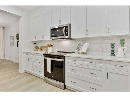 907 Langholm Drive Se, Airdrie, AB - Indoor Photo Showing Kitchen With Upgraded Kitchen