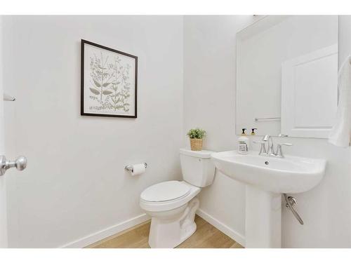 907 Langholm Drive Se, Airdrie, AB - Indoor Photo Showing Bathroom