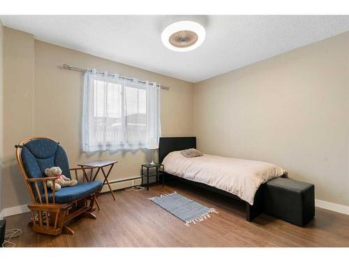 205-507 57 Avenue Sw, Calgary, AB - Indoor Photo Showing Bedroom