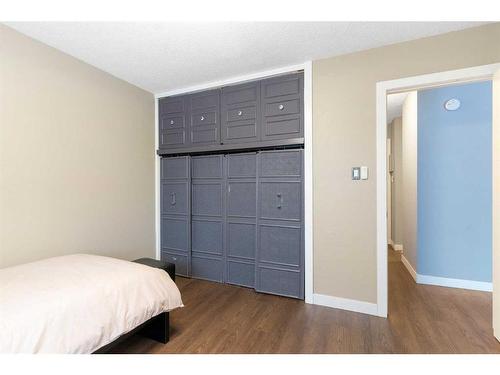 205-507 57 Avenue Sw, Calgary, AB - Indoor Photo Showing Bedroom