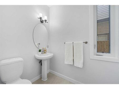 2035 37 Avenue Sw, Calgary, AB - Indoor Photo Showing Bathroom