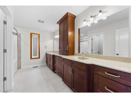 2035 37 Avenue Sw, Calgary, AB - Indoor Photo Showing Bathroom