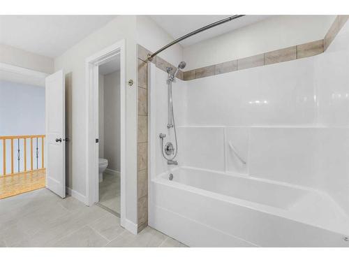 2035 37 Avenue Sw, Calgary, AB - Indoor Photo Showing Bathroom