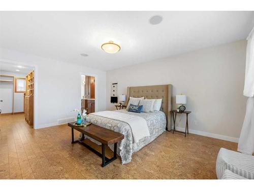 2035 37 Avenue Sw, Calgary, AB - Indoor Photo Showing Bedroom