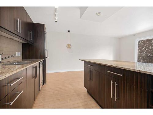 305-824 4 Avenue Nw, Calgary, AB - Indoor Photo Showing Kitchen