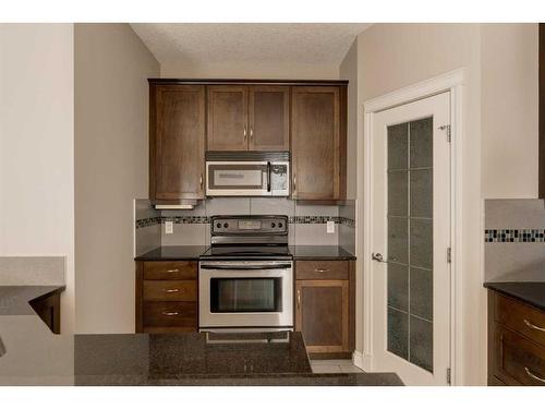 2-1617 27 Avenue Sw, Calgary, AB - Indoor Photo Showing Kitchen