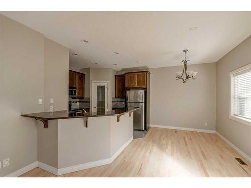 2-1617 27 Avenue Sw, Calgary, AB - Indoor Photo Showing Kitchen