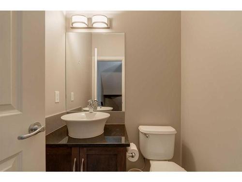 2-1617 27 Avenue Sw, Calgary, AB - Indoor Photo Showing Bathroom