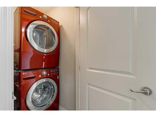 2-1617 27 Avenue Sw, Calgary, AB - Indoor Photo Showing Laundry Room