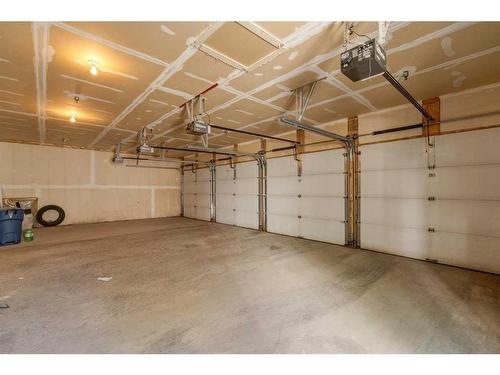 2-1617 27 Avenue Sw, Calgary, AB - Indoor Photo Showing Garage