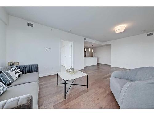 3201-930 6 Avenue Sw, Calgary, AB - Indoor Photo Showing Living Room