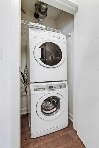 3201-930 6 Avenue Sw, Calgary, AB - Indoor Photo Showing Laundry Room