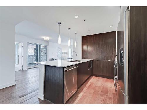 3201-930 6 Avenue Sw, Calgary, AB - Indoor Photo Showing Kitchen With Upgraded Kitchen