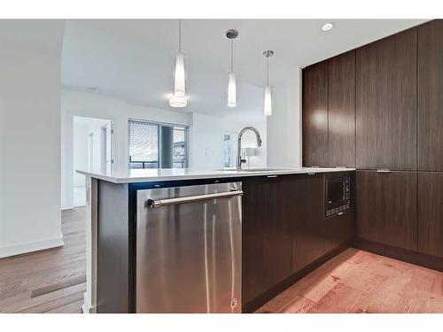 3201-930 6 Avenue Sw, Calgary, AB - Indoor Photo Showing Kitchen With Upgraded Kitchen