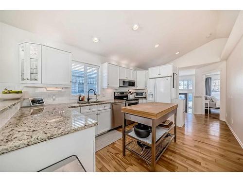 15 Prestwick Row Se, Calgary, AB - Indoor Photo Showing Kitchen