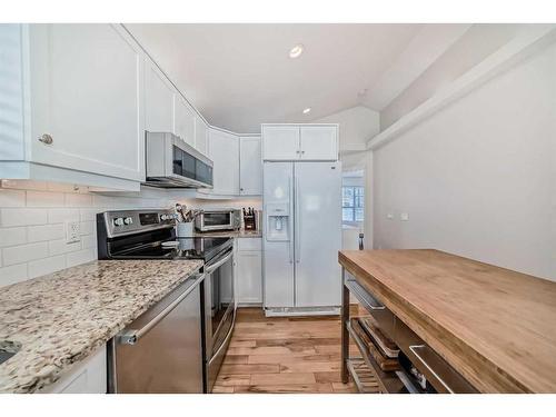 15 Prestwick Row Se, Calgary, AB - Indoor Photo Showing Kitchen