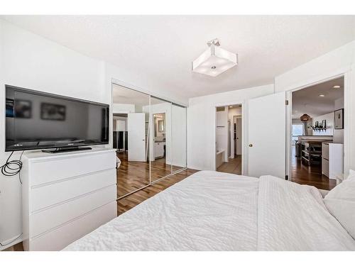 15 Prestwick Row Se, Calgary, AB - Indoor Photo Showing Bedroom