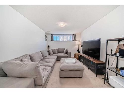 15 Prestwick Row Se, Calgary, AB - Indoor Photo Showing Living Room